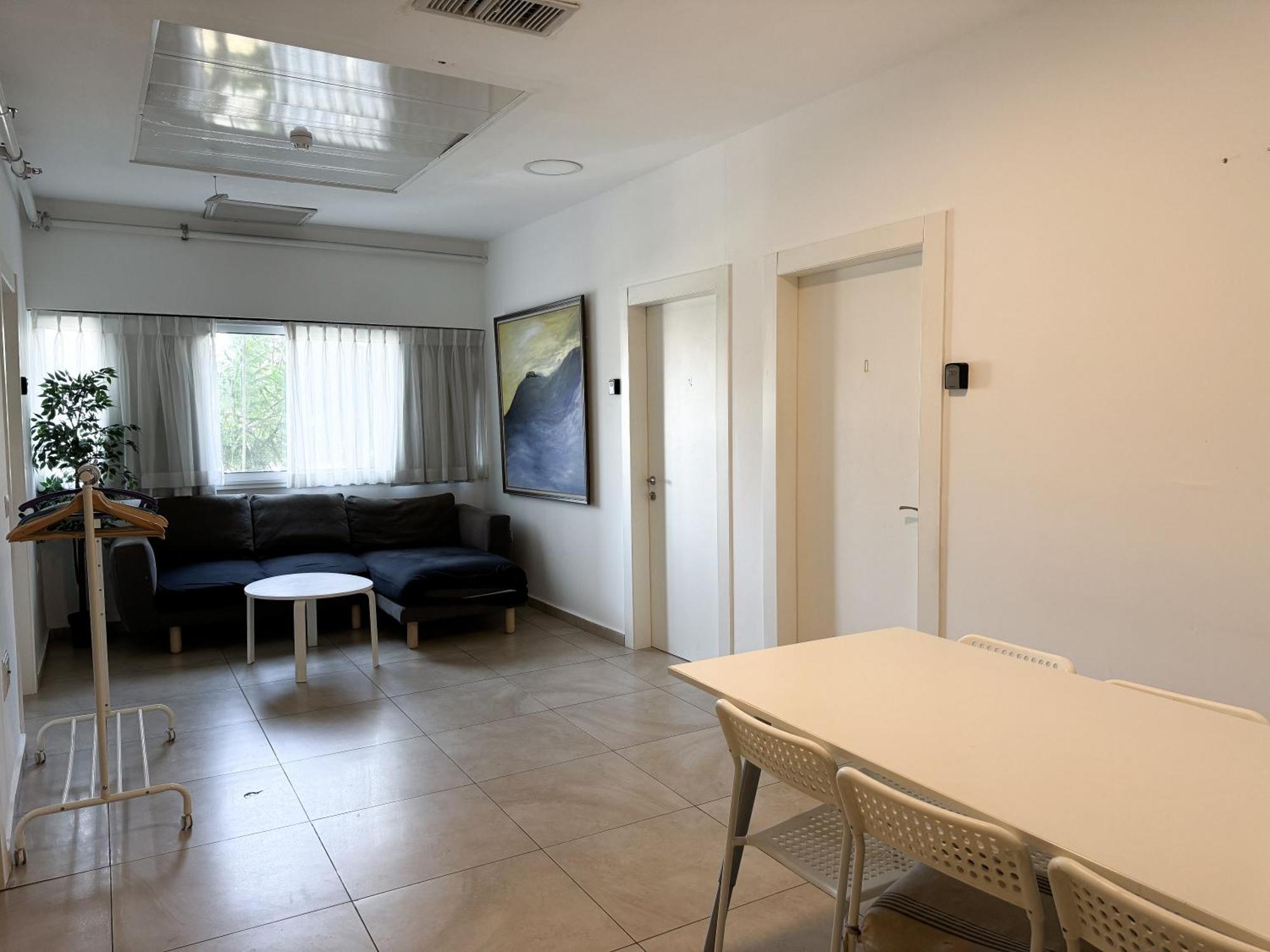 Hostel Begin19 & *